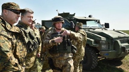 Порошенко: Украинские военные первыми в наступление не пойдут