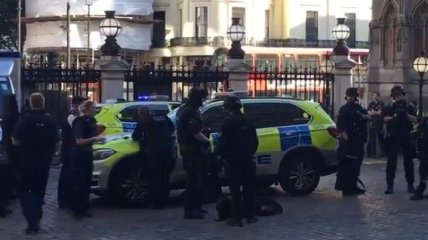 На лондонском вокзале эвакуировали людей из-за мужчины с бомбой