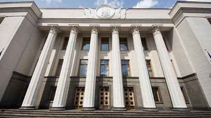 В Верховную Раду проходит пять партий, "Оппозиционная платформа - За жизнь" лидирует с большим отрывом, - опрос