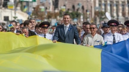 Мэр Киева принял участие в торжественном поднятии флага Украины возле КГГА