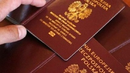 Польский паспорт могут получить почти 30 тысяч украинцев 