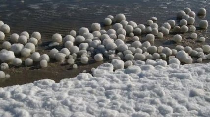 Ученые раскрыли тайну происхождения гигантских ледяных шаров на Ямале