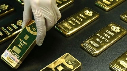 Цена на золото снижается