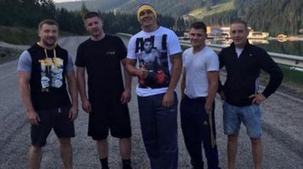 К Усику в Буковели присоединились украинские боксеры