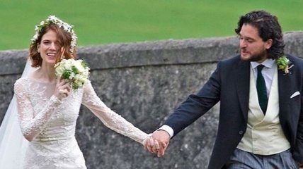 В Сети опубликовали первые снимки со свадьбы Кита Харингтона и Роуз Лесли 