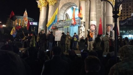 На Майдане проходит акция в поддержку блокады Донбасса