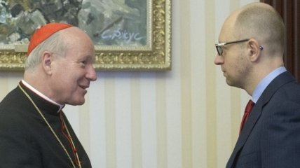 Яценюк провел встречу с посланником Папы Римского