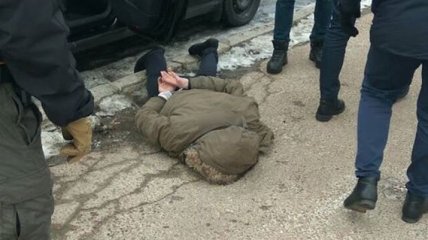 Полицейский в Черниговской области подозревается в торговле оружием