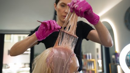 Когда лучше не красить волосы