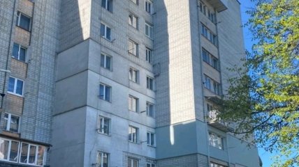 Поки мати була в п'яному угарі: у Львові 2-річна дівчинка випала з вікна і розбилася (фото)