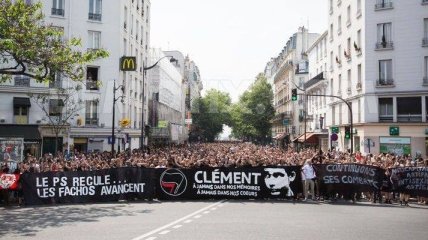 В Париже прошел многотысячный антифашистский марш