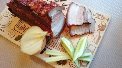 Грудинка в луковой шелухе