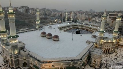 Молитвы в главной мечети ислама будут переводиться на два иностранных языка