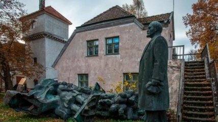 Польша приняла закон о сносе коммунистических памятников 