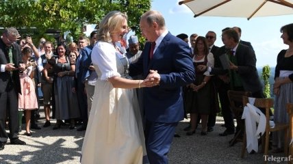 Глава МИД Австрии рассказала почему пригласила Путина на свадьбу