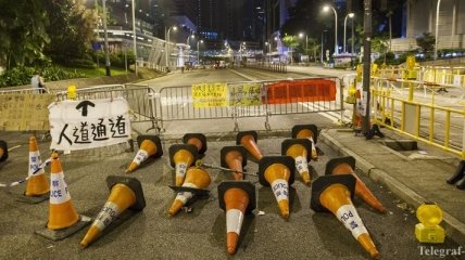 В Гонконге демонстранты согласились разобрать часть баррикад