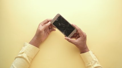 Можно ли пользоваться телефоном с разбитым экраном - ответ