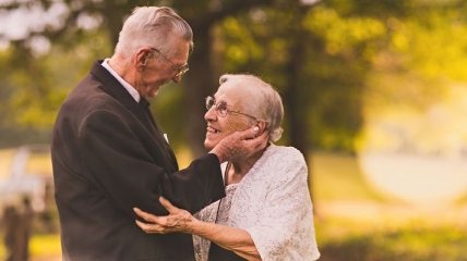 "Обнять, плакать и целовать": любящая пара отпраздновала 65-летие брака (Фото)