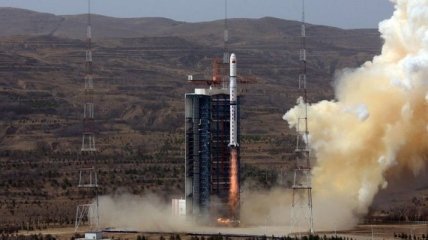 Китай отправил спутник к обратной стороне Луны  