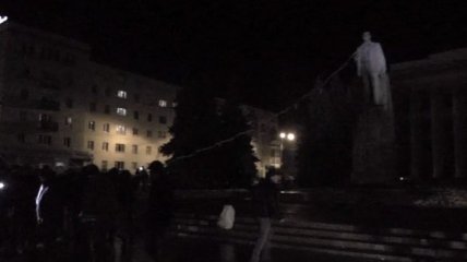 В центре Житомира сносят памятник Ленину