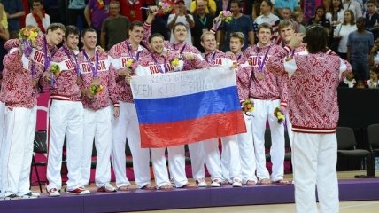 Россия встретила своих героев-баскетболистов 