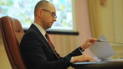Яценюк просит ГПУ расследовать обвинения о коррупции в Кабмине