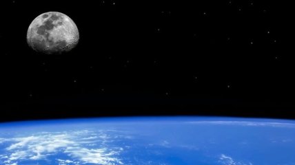 Стало известно, что земная атмосфера тянется дальше Луны