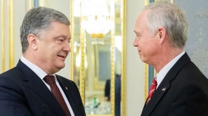 Петр Порошенко принял сенатора США Рональда Джонсона