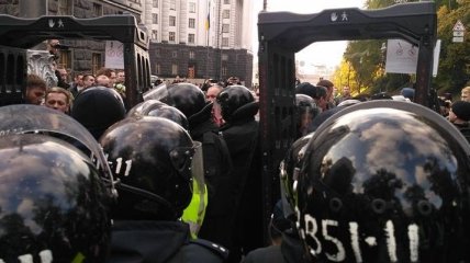 Под зданием Рады начались столкновения, есть пострадавшие 