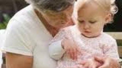 Детей все чаще воспитывают бабушки