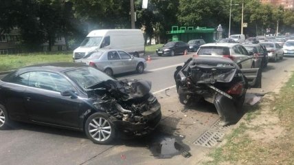 На Харьковщине столкнулись сразу пять авто, есть раненые