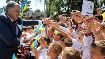 Порошенко объявил десятилетия украинского языка 