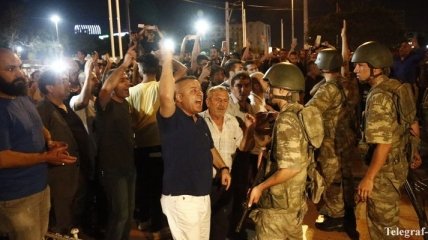Жители Анкары и Стамбула по призыву Эрдогана вышли на улицы