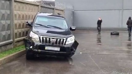 Пьяный водитель на Land Cruiser на "встречке" протаранил Tesla с ребенком под Киевом: в сеть попало видео аварии