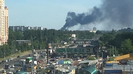 Под Киевом вспыхнул масштабный пожар: горит склад