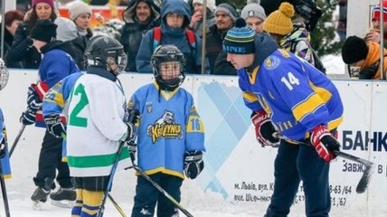 Легенды украинского хоккея провели мастер-класс для детей