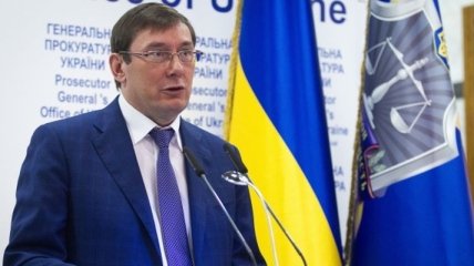 Луценко выступает за возрождение военных судов в Украине