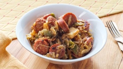 Как приготовить Тушеная капуста Кухня Наизнанку с колбасой рецепт пошагово