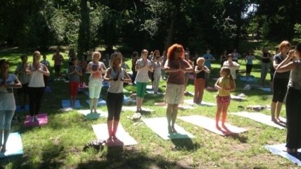 Йога-марафон во Львове собирает энтузиастов (Фото)