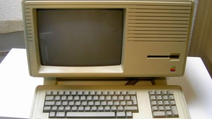 Первый компьютер Apple был собран не в гараже