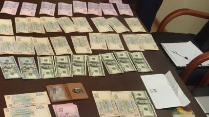 СБ Украины поймала на взятке в 50 тысяч гривен руководителя ГПСУ 