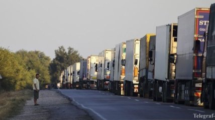 На админгранице с Крымом скопилось около 200 грузовиков