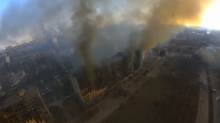 Житлові будинки маріупольців горять та димлять
