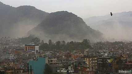 Землетрясение в Непале привело к сходу лавин в районе Эвереста