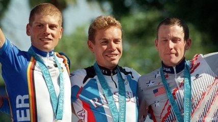 Из-за неправдивых мемуаров на велогонщика Армстронга подали в суд