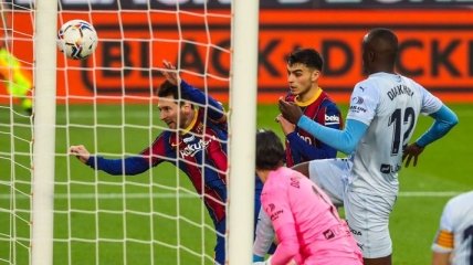 Месси сравнялся с Пеле, но Барселона не обыграла Валенсию (видео)