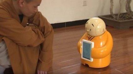 В китайском храме робот-буддист будет помогать монахам 