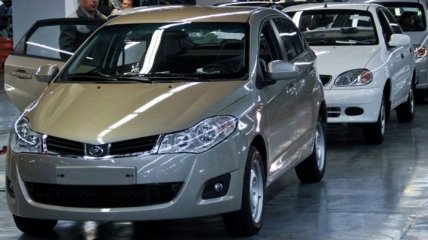 Продажи новых легковых авто в Украине упали более чем на половину