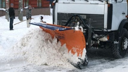 В Киеве дороги от снега готовы очистить 242 единицы техники