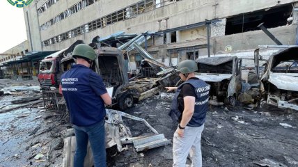 Окупанти зруйнували будівлю "Нової пошти" у Харкові: у прокуратурі показали фото та відео наслідків